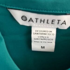 Athleta Hunter, green size medium button-down silk shirt